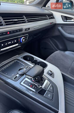 Позашляховик / Кросовер Audi Q7 2017 в 