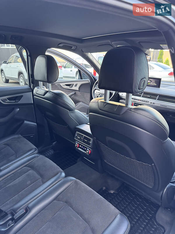 Позашляховик / Кросовер Audi Q7 2017 в Чернівцях
