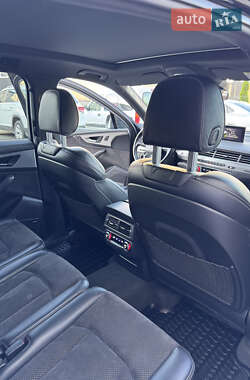 Позашляховик / Кросовер Audi Q7 2017 в 