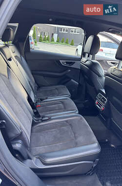 Позашляховик / Кросовер Audi Q7 2017 в 