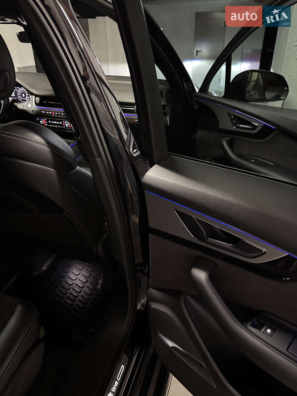 Позашляховик / Кросовер Audi Q7 2017 в Чернівцях