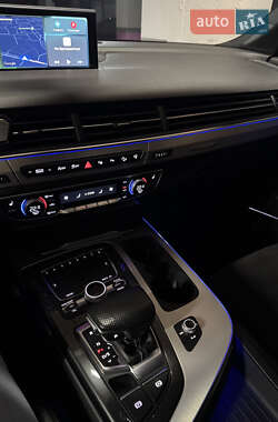 Позашляховик / Кросовер Audi Q7 2017 в 