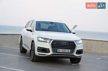 Внедорожник / Кроссовер Audi Q7 2016 в 
