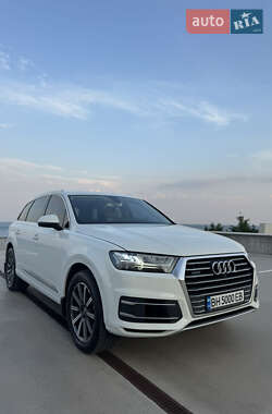Внедорожник / Кроссовер Audi Q7 2016 в 