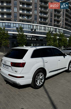 Позашляховик / Кросовер Audi Q7 2017 в 