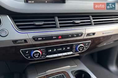 Внедорожник / Кроссовер Audi Q7 2015 в 