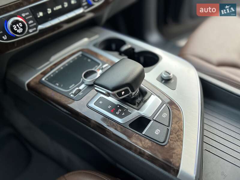 Позашляховик / Кросовер Audi Q7 2015 в Хмельницькому
