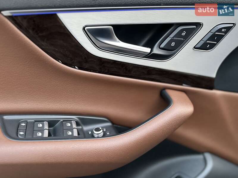 Позашляховик / Кросовер Audi Q7 2015 в Хмельницькому