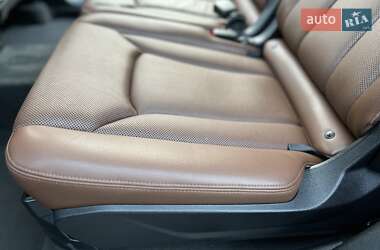 Внедорожник / Кроссовер Audi Q7 2015 в 