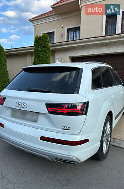 Позашляховик / Кросовер Audi Q7 2016 в 