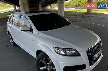 Позашляховик / Кросовер Audi Q7 2015 в 