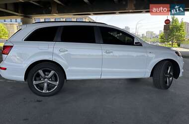 Позашляховик / Кросовер Audi Q7 2015 в 