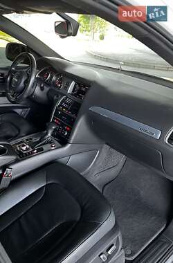 Позашляховик / Кросовер Audi Q7 2015 в 