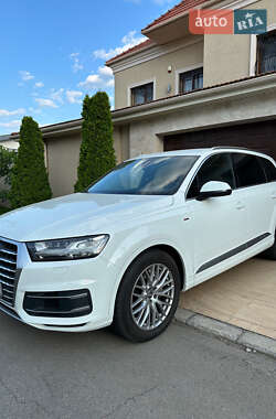 Позашляховик / Кросовер Audi Q7 2016 в 