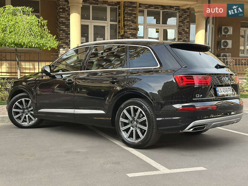 Позашляховик / Кросовер Audi Q7 2016 в Києві