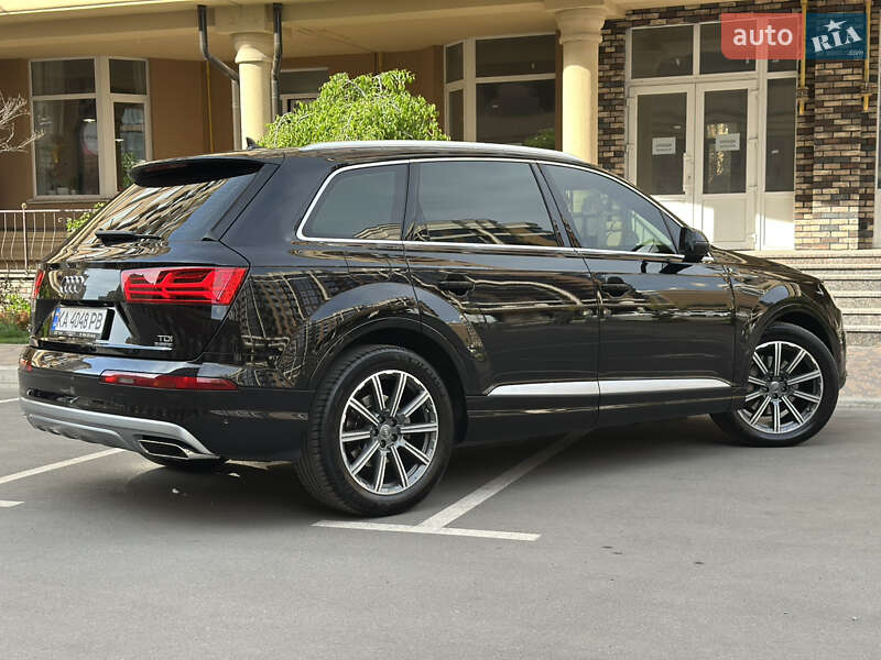 Позашляховик / Кросовер Audi Q7 2016 в Києві