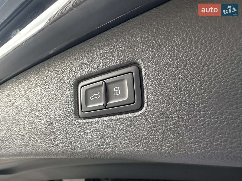 Позашляховик / Кросовер Audi Q7 2016 в Києві