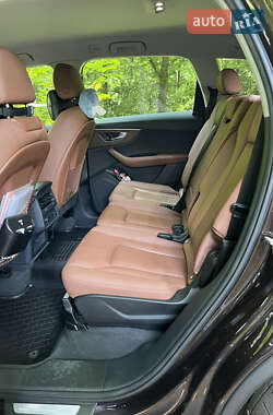 Внедорожник / Кроссовер Audi Q7 2020 в 