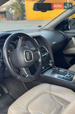 Внедорожник / Кроссовер Audi Q7 2006 в 