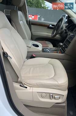 Внедорожник / Кроссовер Audi Q7 2015 в 