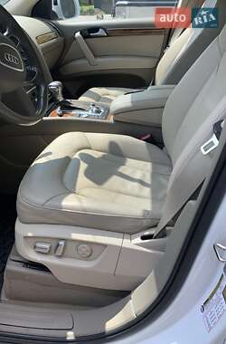 Внедорожник / Кроссовер Audi Q7 2015 в 