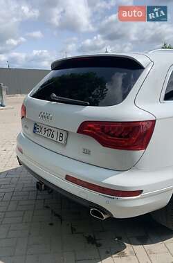 Внедорожник / Кроссовер Audi Q7 2015 в 