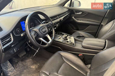 Позашляховик / Кросовер Audi Q7 2016 в 