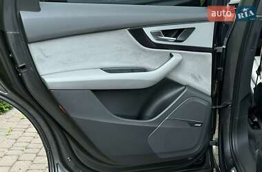 Внедорожник / Кроссовер Audi Q7 2017 в 