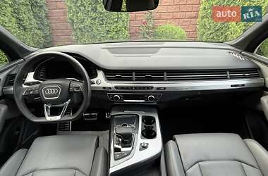 Внедорожник / Кроссовер Audi Q7 2017 в 