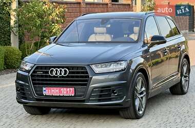 Внедорожник / Кроссовер Audi Q7 2017 в 