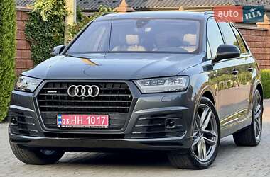Внедорожник / Кроссовер Audi Q7 2017 в 