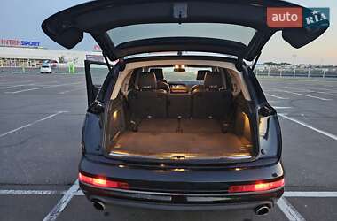 Позашляховик / Кросовер Audi Q7 2013 в 