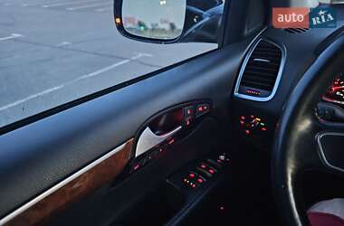 Позашляховик / Кросовер Audi Q7 2013 в 