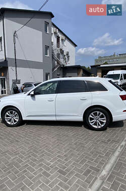 Позашляховик / Кросовер Audi Q7 2017 в 