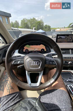 Позашляховик / Кросовер Audi Q7 2017 в 