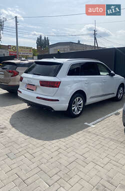 Позашляховик / Кросовер Audi Q7 2017 в 