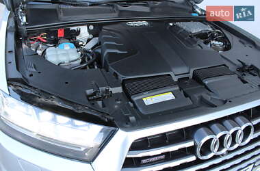 Внедорожник / Кроссовер Audi Q7 2017 в 
