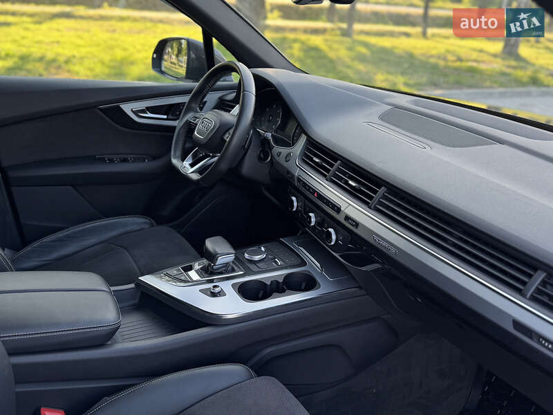 Позашляховик / Кросовер Audi Q7 2018 в Тульчині