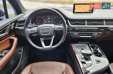 Внедорожник / Кроссовер Audi Q7 2016 в 