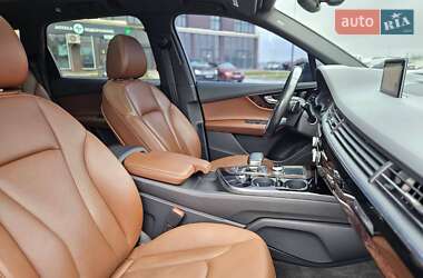 Внедорожник / Кроссовер Audi Q7 2016 в 