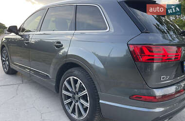 Внедорожник / Кроссовер Audi Q7 2016 в 