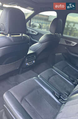 Внедорожник / Кроссовер Audi Q7 2016 в 
