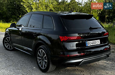 Внедорожник / Кроссовер Audi Q7 2021 в 