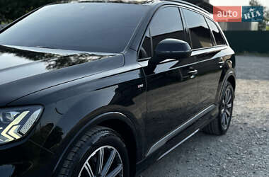 Внедорожник / Кроссовер Audi Q7 2021 в 