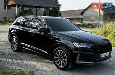 Внедорожник / Кроссовер Audi Q7 2021 в 