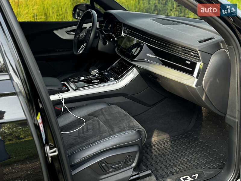 Позашляховик / Кросовер Audi Q7 2021 в Тернополі