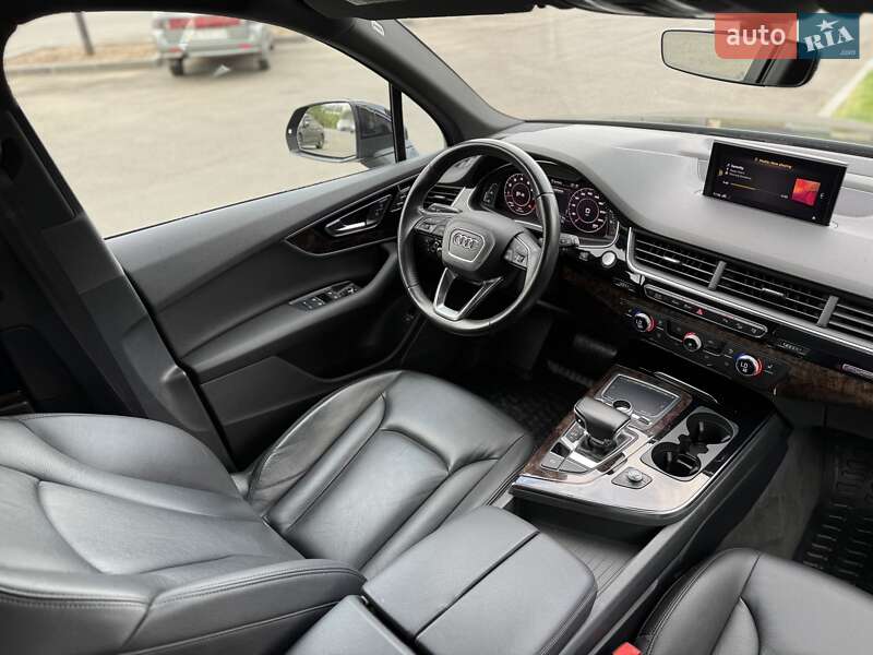 Позашляховик / Кросовер Audi Q7 2016 в Дніпрі