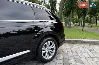 Позашляховик / Кросовер Audi Q7 2016 в 