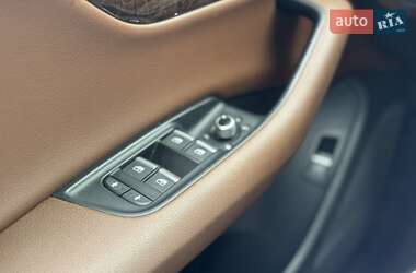 Внедорожник / Кроссовер Audi Q7 2016 в 