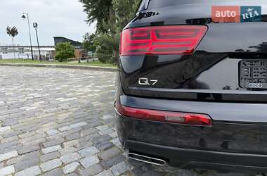 Позашляховик / Кросовер Audi Q7 2016 в 